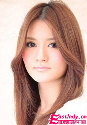 娇小美眉的甜美瘦脸直发发型