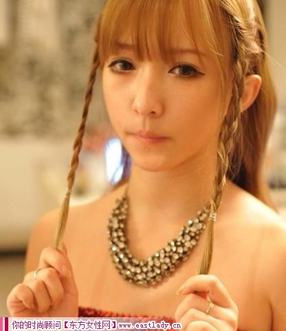 DIY韩式发箍编发 让你散发独特甜美魅力