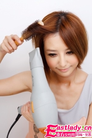 用卷发棒给短发卷发的方法