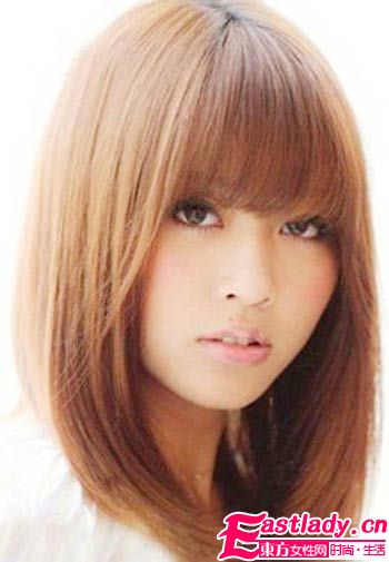 娇小美眉的甜美瘦脸直发发型