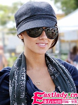 人气装扮 冬季发型与帽子的完美组合