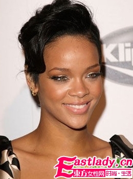 流行天后蕾哈娜的个性发型盘点