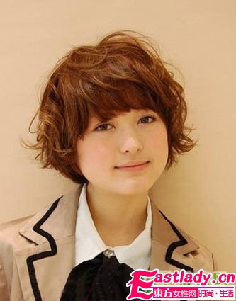 4款方脸发型 豪迈中添女人味