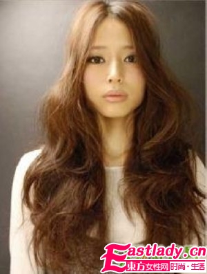 09秋季发型 时尚玩转大波浪