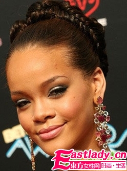 流行天后蕾哈娜的个性发型盘点