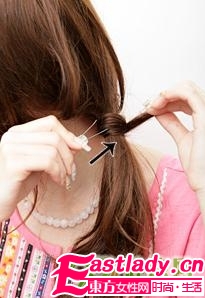 中发MM侧扎马尾DIY步骤图解