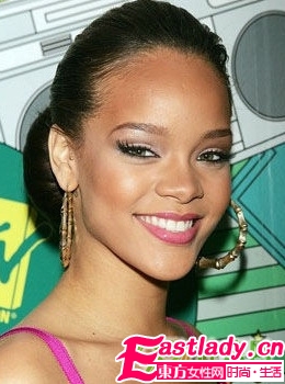 流行天后蕾哈娜的个性发型盘点