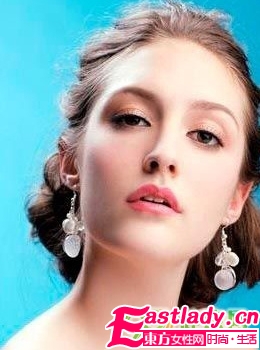 最新冬季简约美韩式新娘盘发