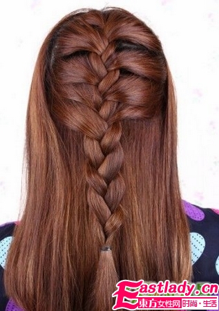 蝎子辫与发饰的搭配