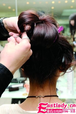 春夏最流行花苞头步骤图解