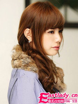 今夏马尾新发型 甩出青春少女味