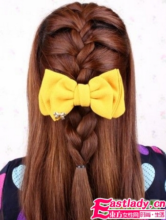 蝎子辫与发饰的搭配