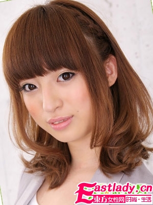 巧编小麻花辫 打造时尚发型