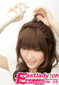 巧编小麻花辫 打造时尚发型