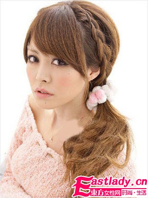 今夏马尾新发型 甩出青春少女味