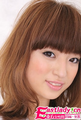 巧编小麻花辫 打造时尚发型