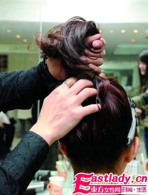 春夏最流行花苞头步骤图解