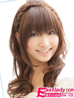 巧编小麻花辫 打造时尚发型