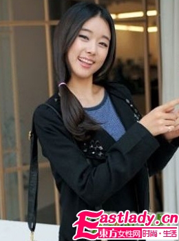 秋季最新韩国街拍时尚大卷发