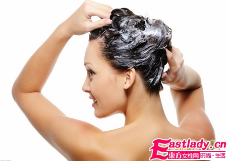 头皮屑怎么办 轻松洗掉它们