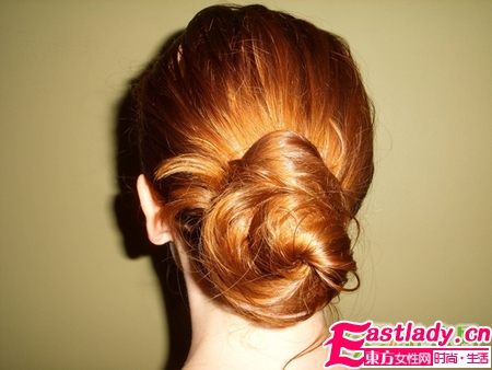 用螺旋发卡盘发的方法步骤图