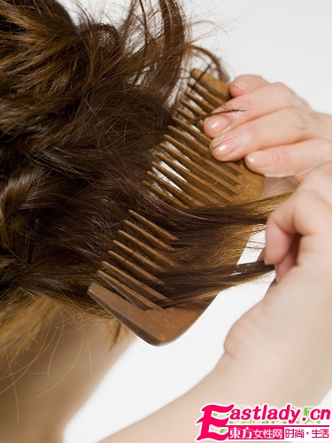 根据发型选择适用的梳子