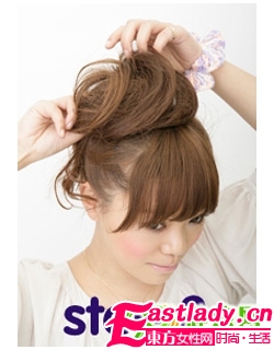 教你DIY清爽靓丽丸子头