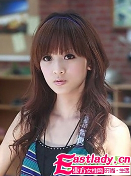 台湾网络红人果子的百变清纯发型