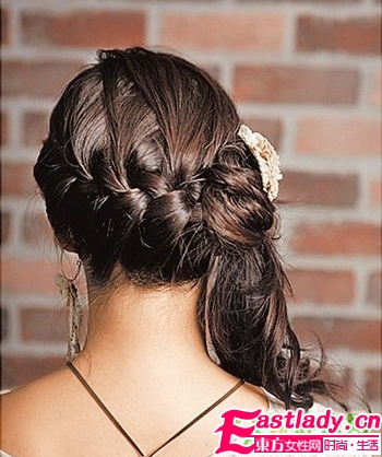 优雅斜垂马尾编发的编法图解步骤