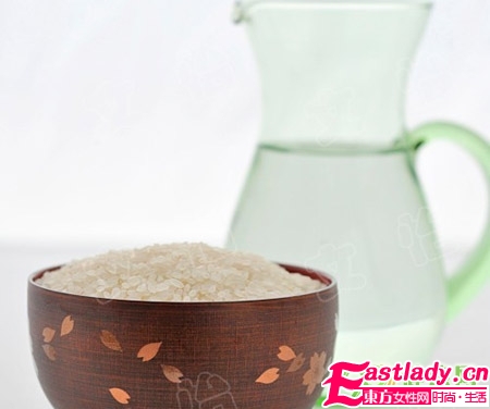 用淘米水洗脸好处多 6步骤