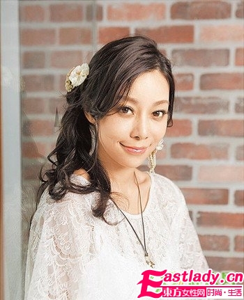 优雅斜垂马尾编发的编法图解步骤