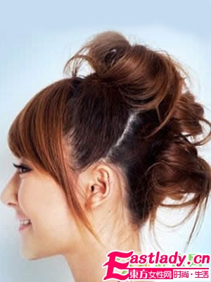 秋季简易韩式盘发步骤图解