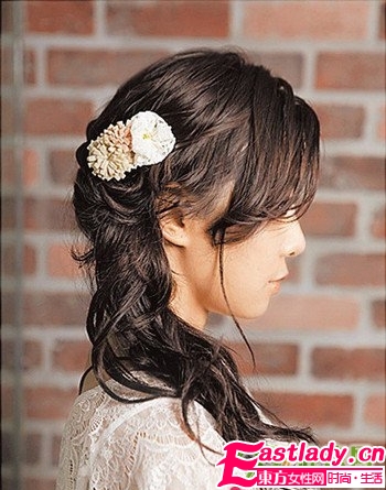 优雅斜垂马尾编发的编法图解步骤