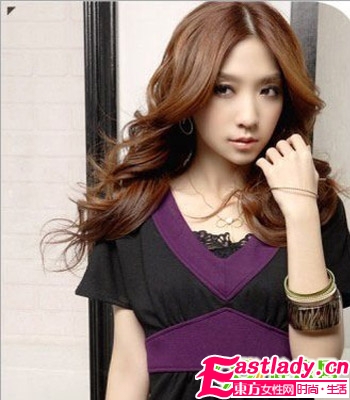 超显气质 迷人外翻卷发修饰胖脸型