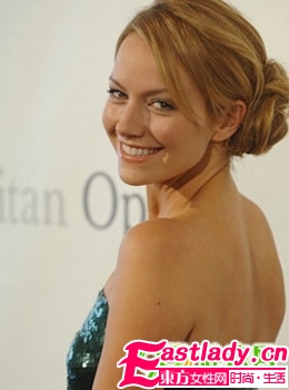 时尚明星 性感卷发10窍门