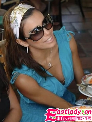 好莱坞女星亲身示范今季的热门发饰