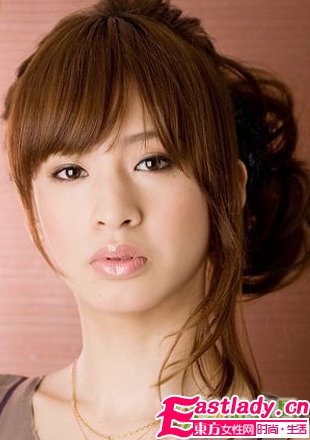 提升魅力 简单盘发让你光彩照人