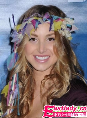 好莱坞女星亲身示范今季的热门发饰