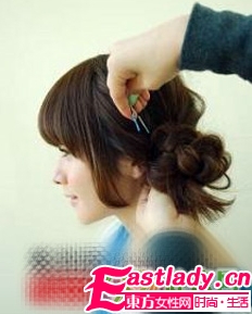 日系优雅辫子盘发的编法图解