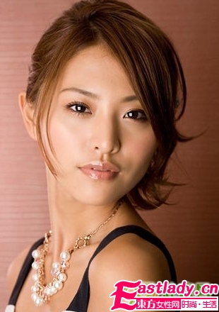 提升魅力 简单盘发让你光彩照人