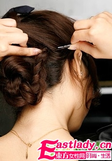 轻熟女优雅韩式盘发图解