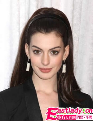 好莱坞女星亲身示范今季的热门发饰