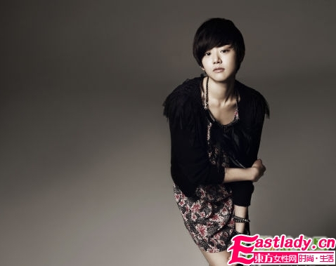 文根英短发写真变熟女