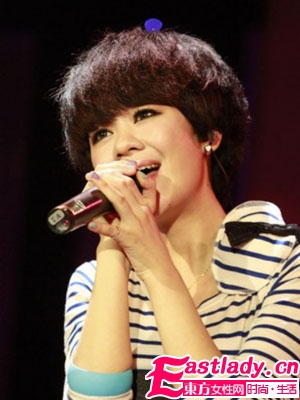 女明星大秀锅盖头发型 可爱又个性