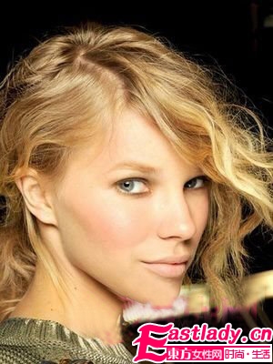 圆脸长脸方脸鹅蛋倒三角脸型的发型搭配原则