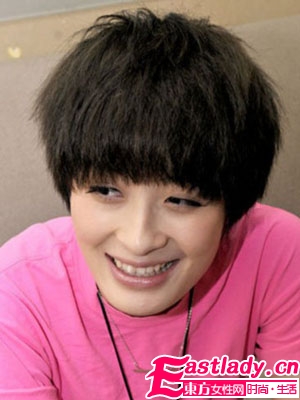 女明星大秀锅盖头发型 可爱又个性