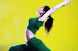 四式减肥瑜伽教程 让你瘦成一道闪电