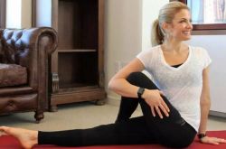 吃太撑怎么办 试试这8个助消化瑜伽姿势