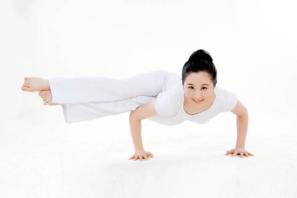 教你八式简单瑜伽基本功 让你瘦身又健身