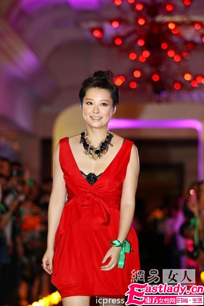 袁莉百变发型惹人爱